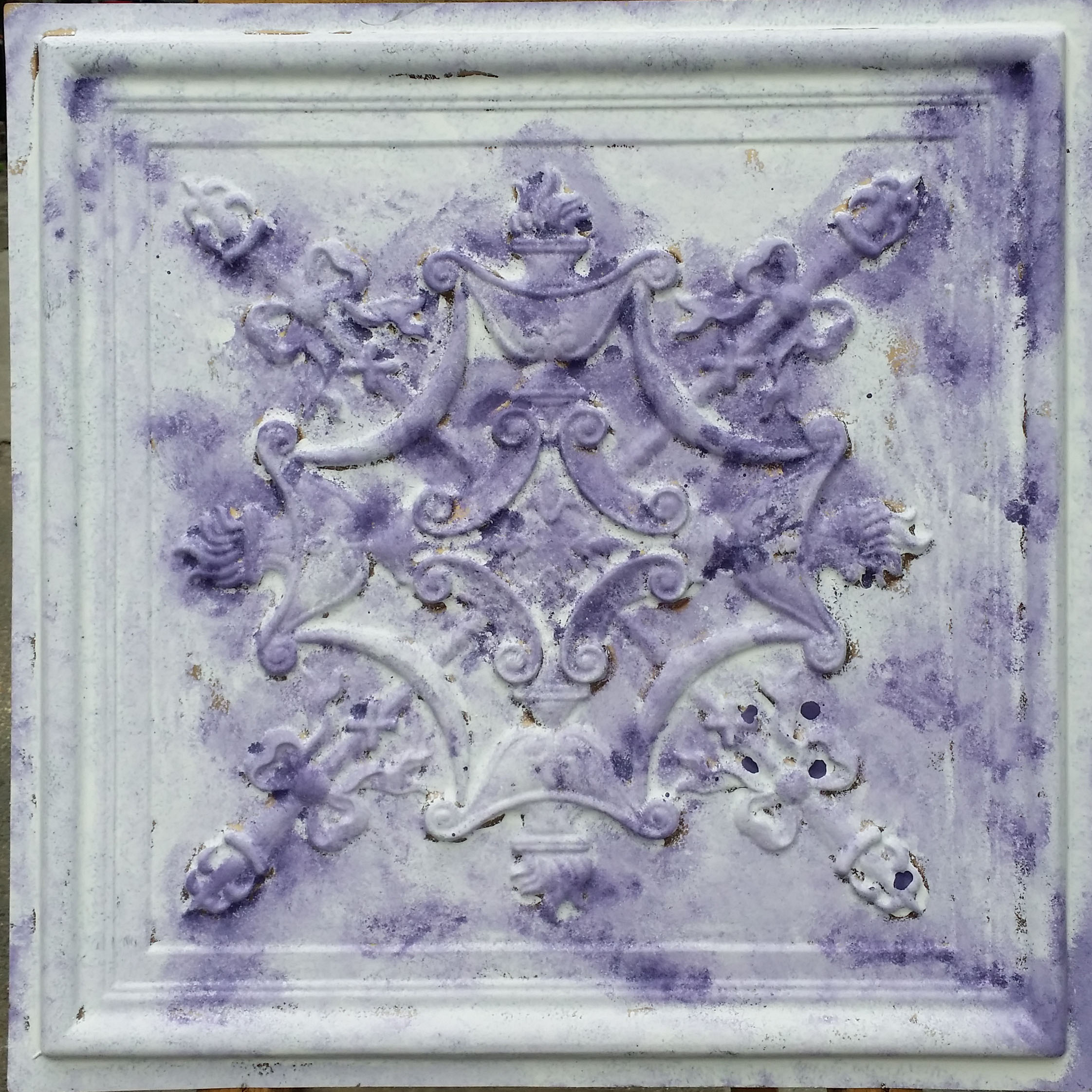 PL07 Distress white purple